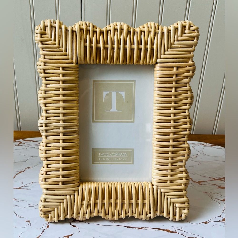 TWO’S COMPANY WICKER WEAVE PHOTO FRAMES | SET OF 2  | 5 x 7  & 4x6 | NEW - Picture 3 of 11